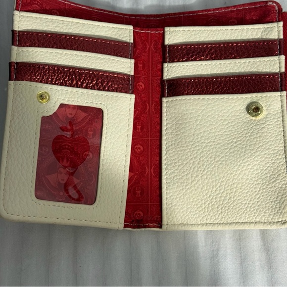 Loungefly Snow White Evil Queen White Heart Box With Dagger Wallet - Picture 12 of 14